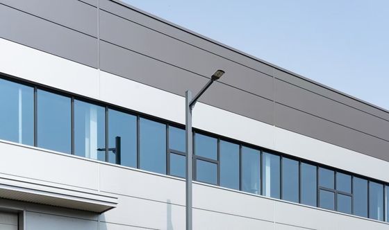 Solução de Design e Fabricação de Armazém de Estrutura de Aço Durável com revestimento de painel sandwich