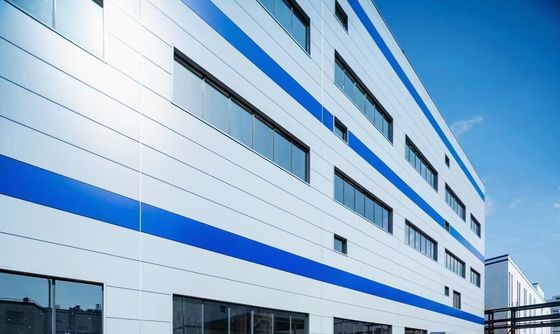 Armazém de Aço Pré-Fabricado Durável com Design Moderno e Calha de Aço Inoxidável