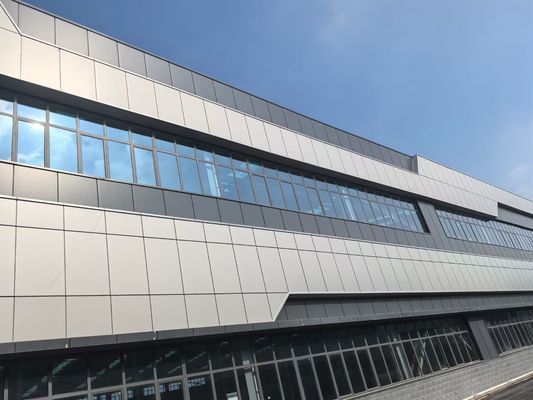 Armazém de estrutura de aço resistente e estável para distribuição e armazenamento com projeto pré-fabricado